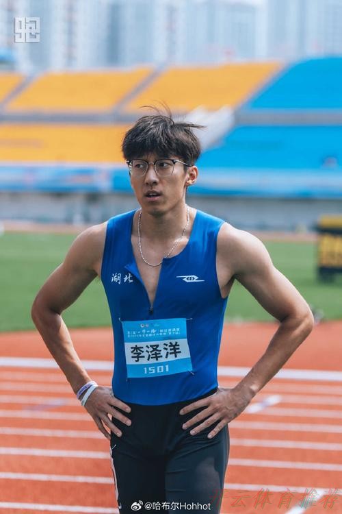 开云体育APP下载：李泽洋冲刺脱颖而出获得男子百米冠军